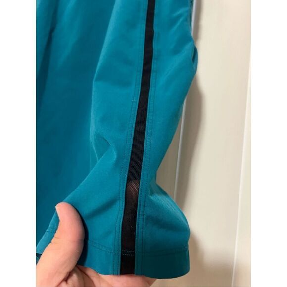 Lululemon Teal Blue Mens Shorts Size Large -A Few Small Snags - Picture 9 of 14